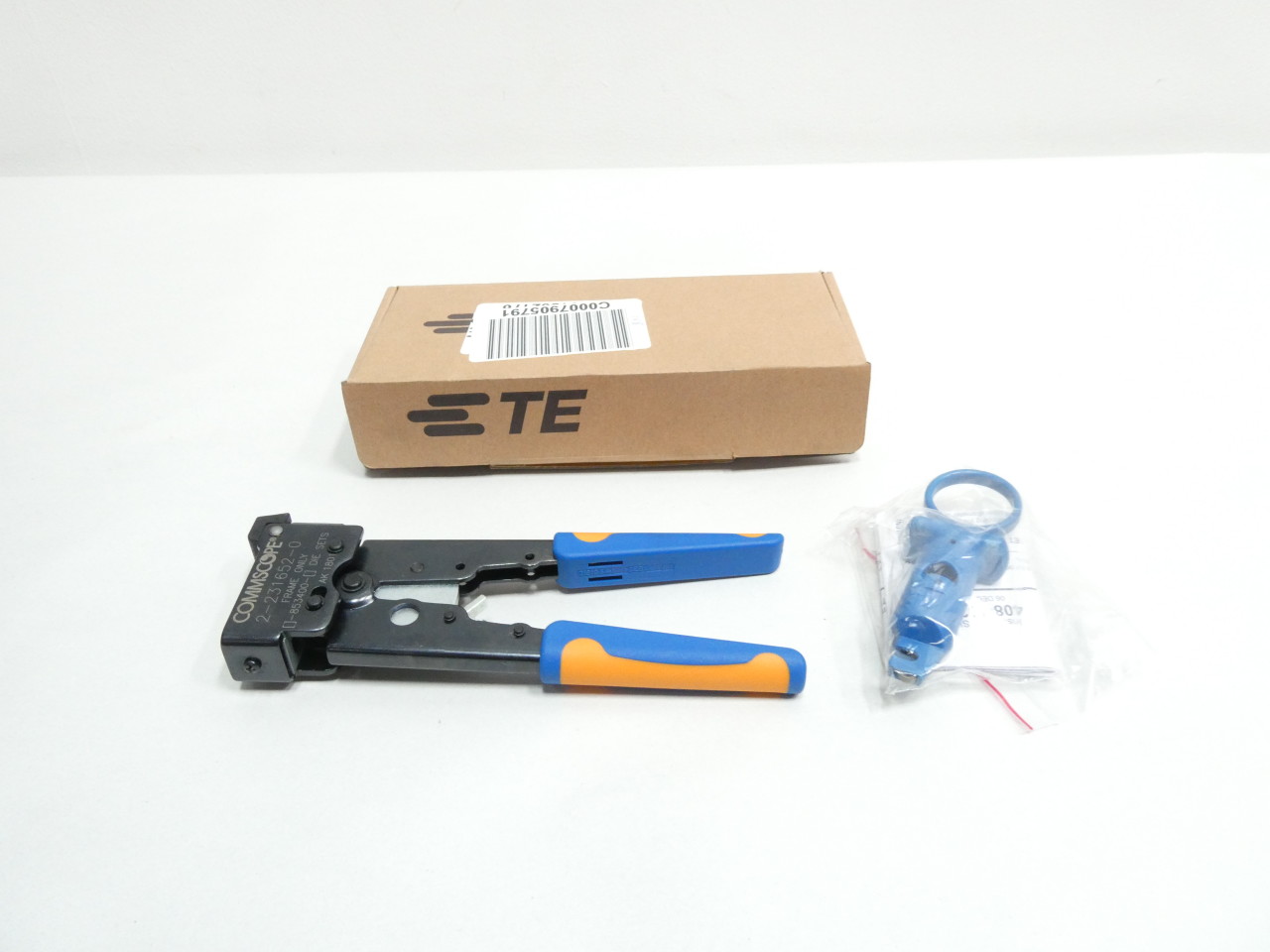 TE Connectivity 2-231652-1