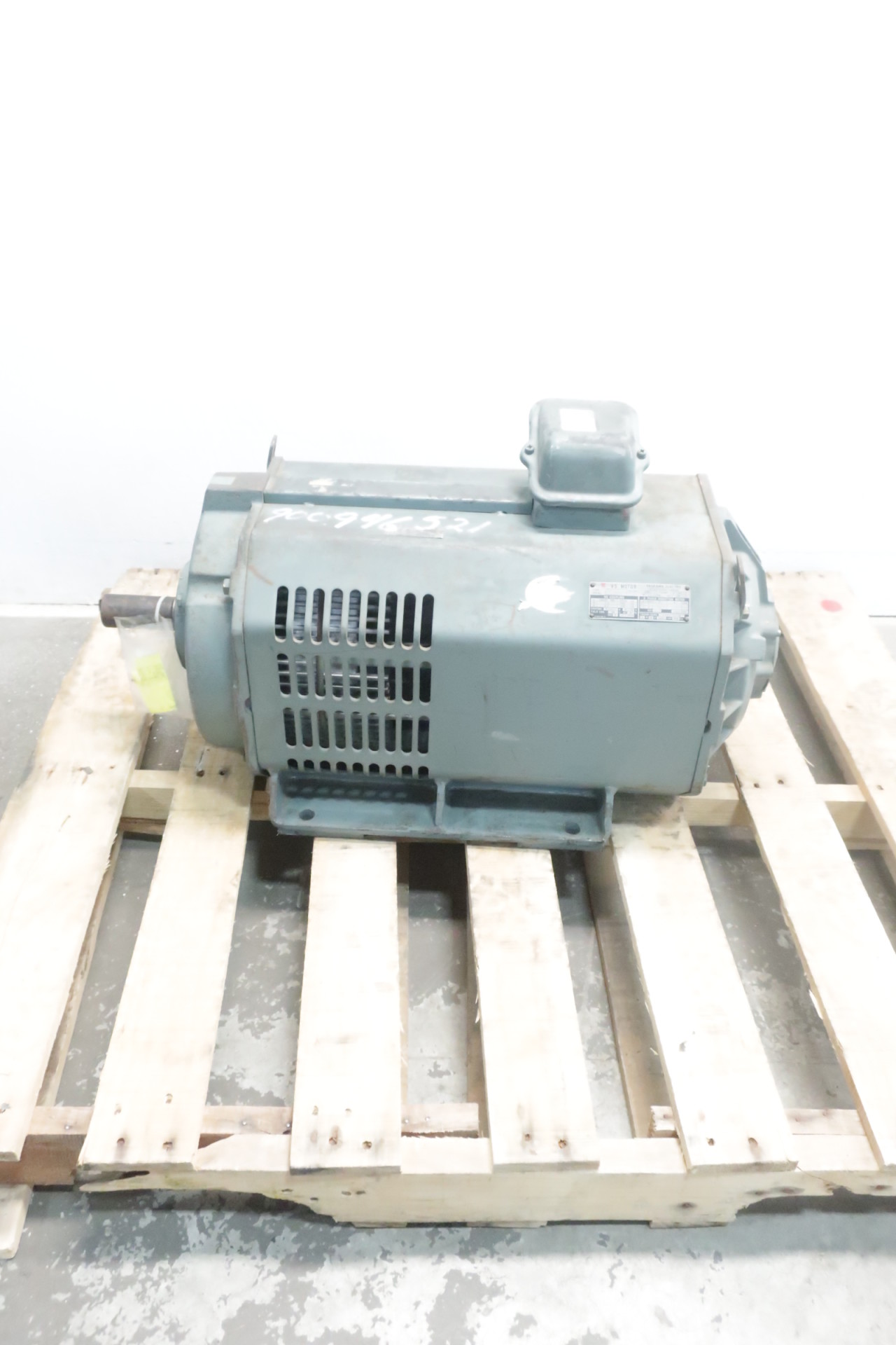 Yaskawa VBOZN Induction Motor A-1831 3ph 11kw 1650rpm 460v-ac