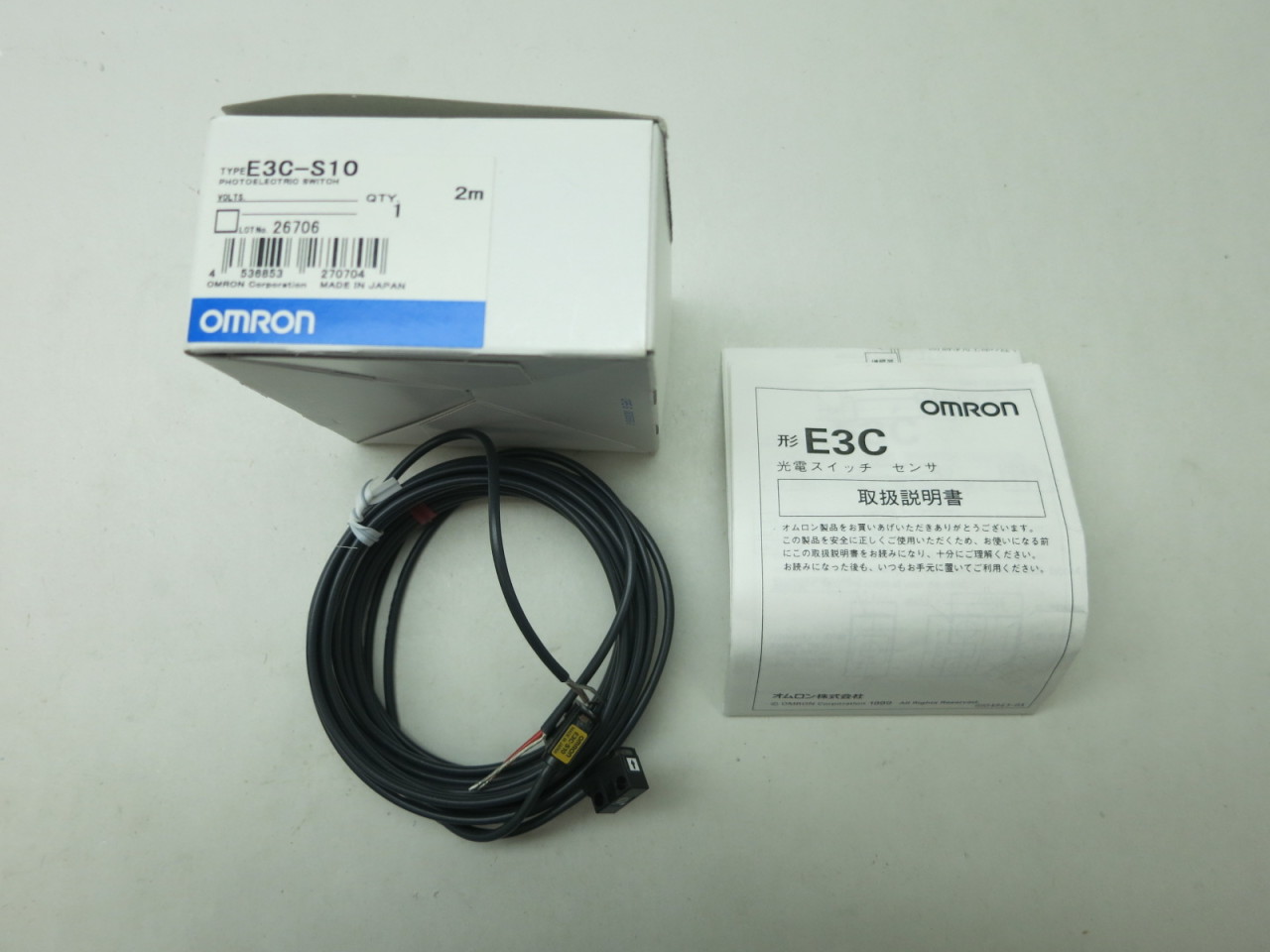 New In Box Omron E3C-S10 Photoelectric Sensor Switch 